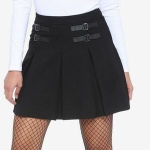 NWT Hot Topic Black Double Buckle Pleated Skirt